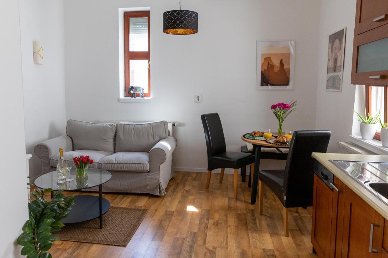 Republic Apartman Daire Baja Dış mekan fotoğraf