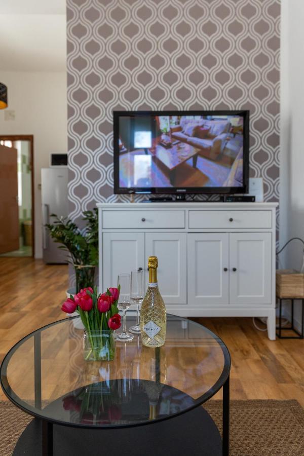 Republic Apartman Daire Baja Dış mekan fotoğraf